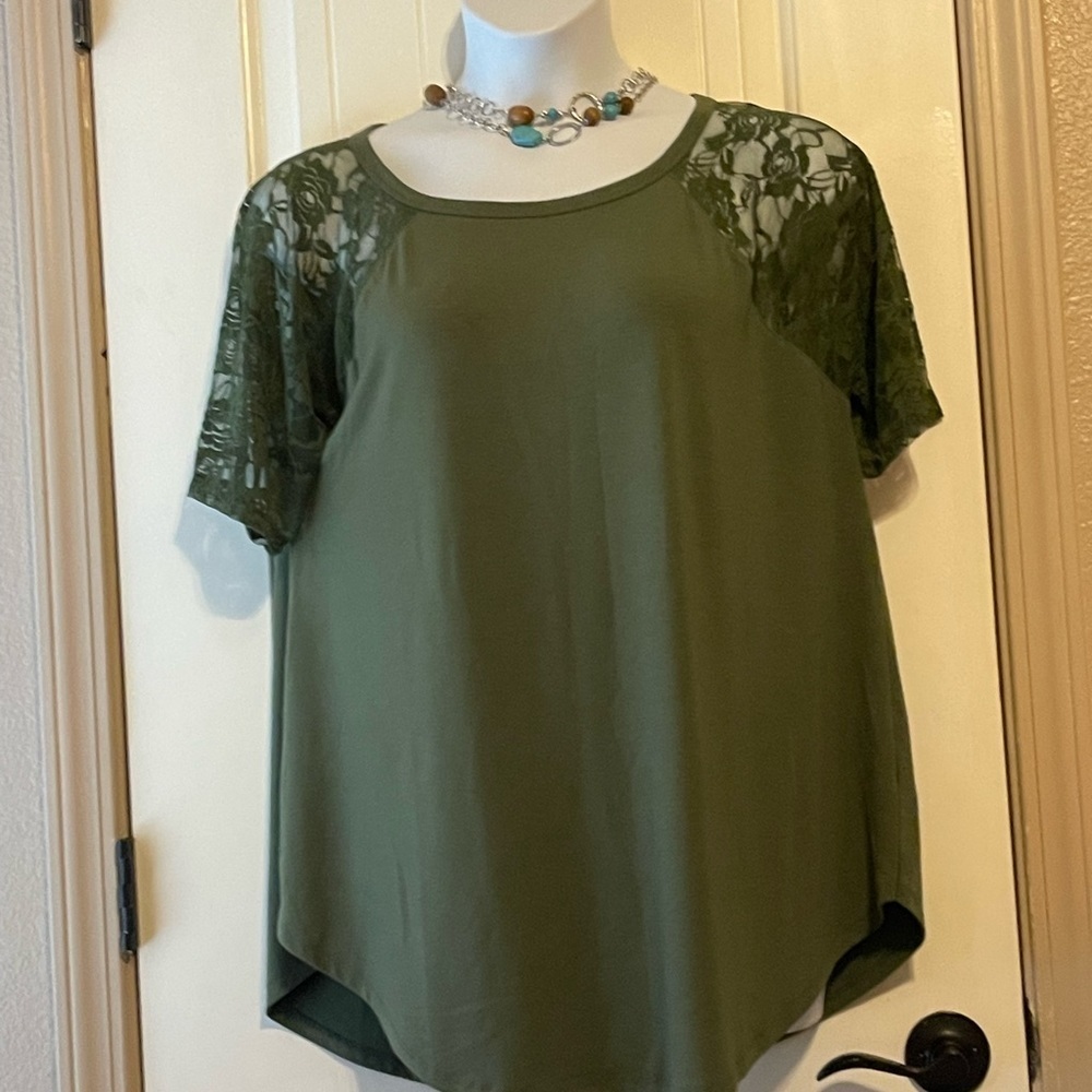 Zenana NWOT olive green soft & stretchy top with lace sleeves size 2X - Picture 2 of 4